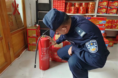 双节将至防患未"燃" 伊春市嘉荫公安扎实开展烟花爆竹安全专项检查